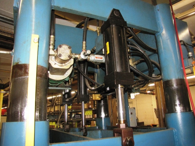 31 Ton, Beckwood #4P31F4238, 4-post hydraulic press, 10" stroke, 19" daylight, 42" x38" bolster, 2000 - Image 5
