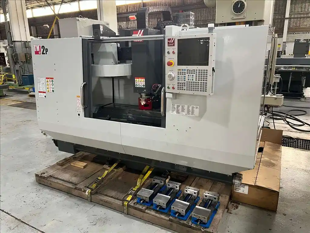 Haas #TM-2P, 40" X, 16" Y, 16" Z, 10000 RPM, 20 automatic tool changer, automatic air gun, chip auger, rigid - Image 2