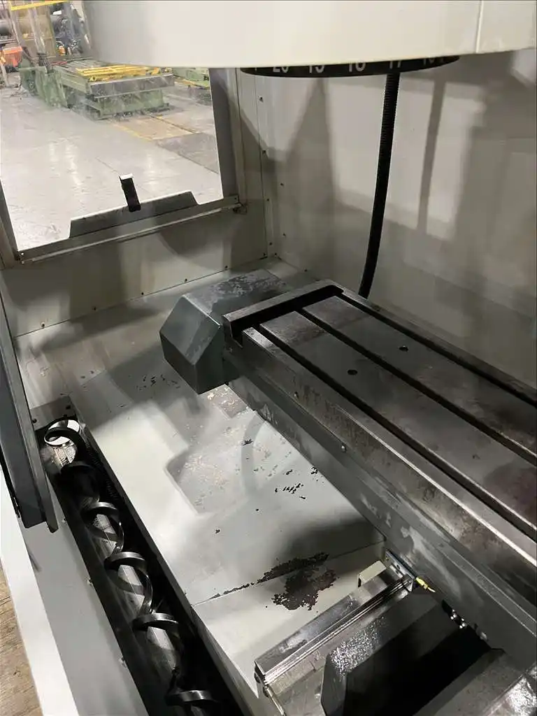 Haas #TM-2P, 40" X, 16" Y, 16" Z, 10000 RPM, 20 automatic tool changer, automatic air gun, chip auger, rigid - Image 6