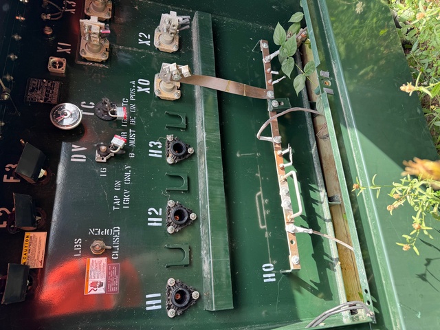 500 KVA 27600Wye/13800 Primary, 600/347 Secondary, CES, padmount transformer, dead front radial feed, 2015 - Image 2