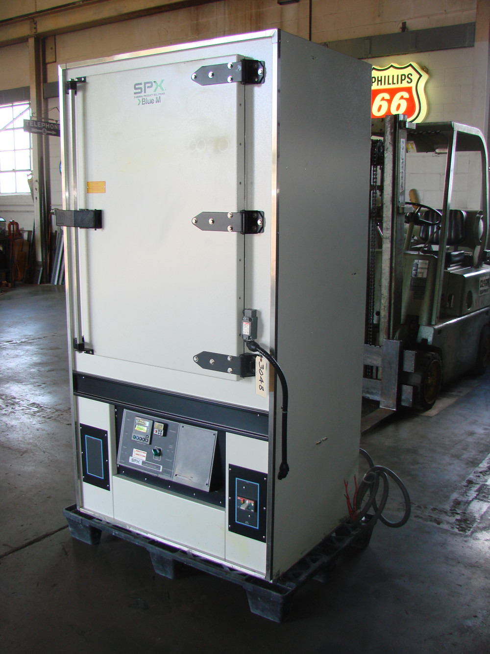 25" width x 38" H x 20" L Blue M Blue M #DCW-336-G-F4, Stainless interior, 480 V., 662°F - Image 2