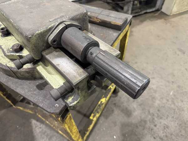 Advanced Advanced Lock System System machine vise, 8" vise opening, 30" vise length, swivel base - Image 3