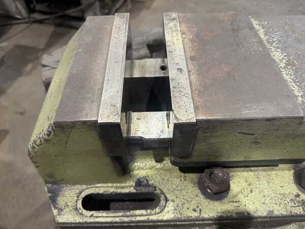 Advanced Advanced Lock System System machine vise, 8" vise opening, 30" vise length, swivel base - Image 4
