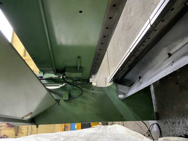 135 Ton, Cincinnati #135CBx10, hydraulic press brake, 12' overall, 126" between housing, 8" stroke, 20 HP - Image 6