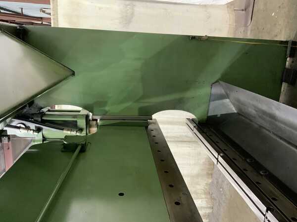 135 Ton, Cincinnati #135CBx10, hydraulic press brake, 12' overall, 126" between housing, 8" stroke, 20 HP - Image 7