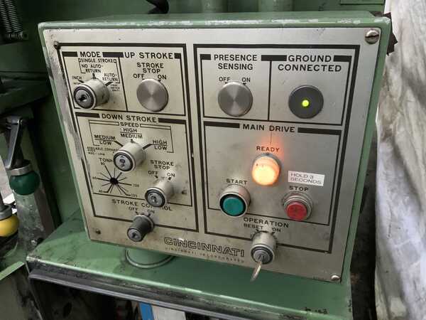 135 Ton, Cincinnati #135CBx10, hydraulic press brake, 12' overall, 126" between housing, 8" stroke, 20 HP - Image 8