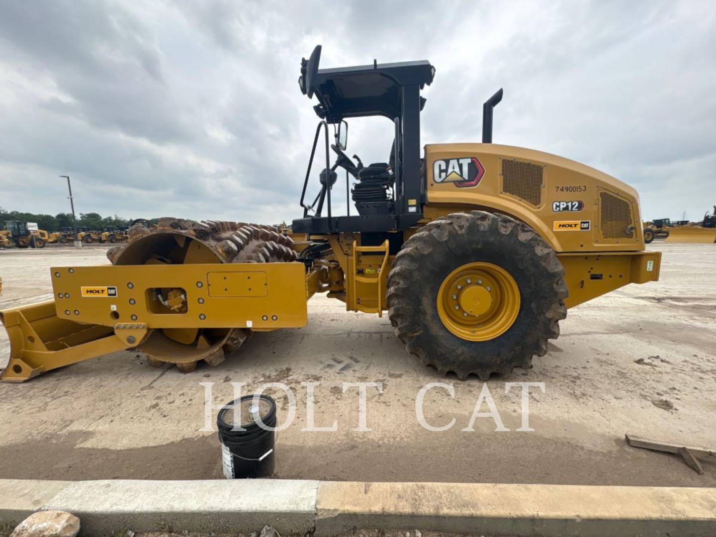 Caterpillar CP12, Vibratory Single Drum Pad, 372 hours, S/N: 74900153, 2024 - Image 1