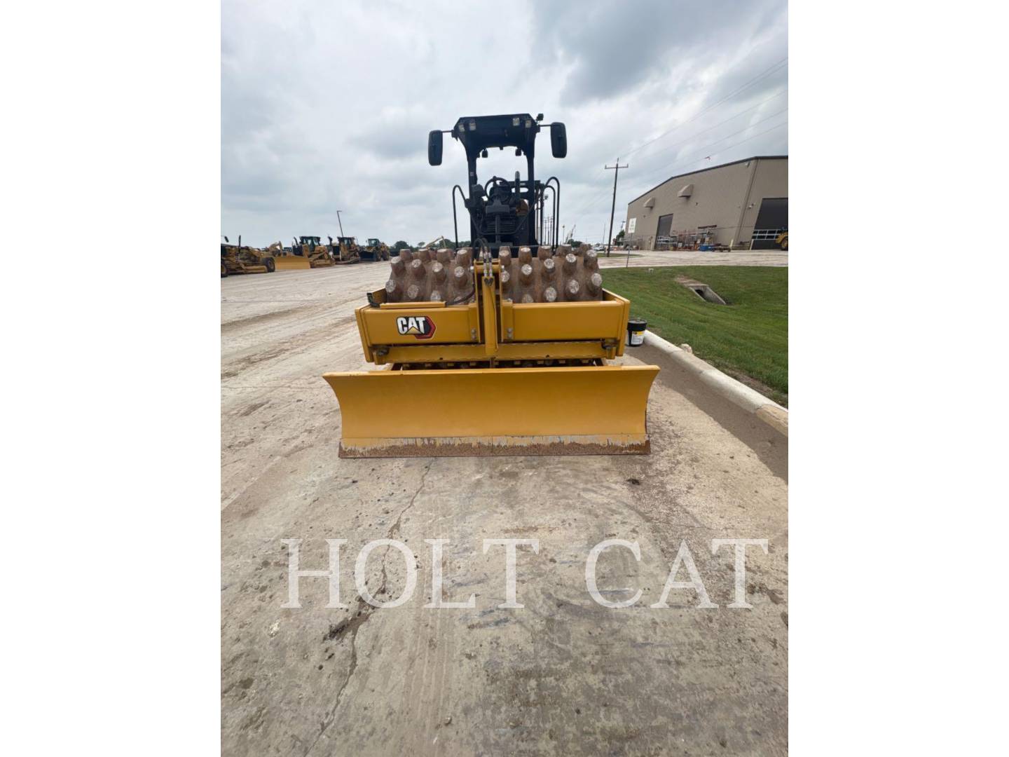 Caterpillar CP12, Vibratory Single Drum Pad, 372 hours, S/N: 74900153, 2024 - Image 3