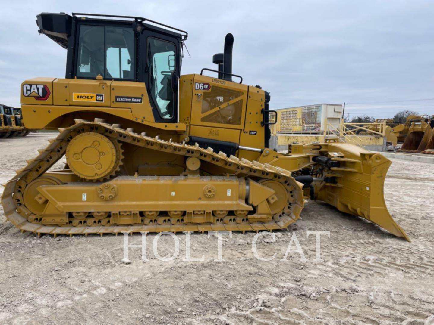 Caterpillar D6XELGPVP3, Crawler Dozer, 768 hours, S/N: LRG01329, 2025 - Image 2