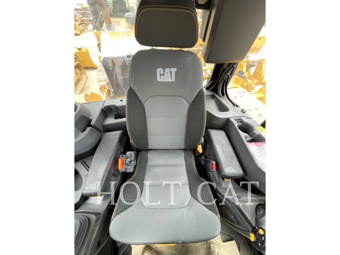 Caterpillar D6XELGPVP3, Crawler Dozer, 768 hours, S/N: LRG01329, 2025 - Image 6