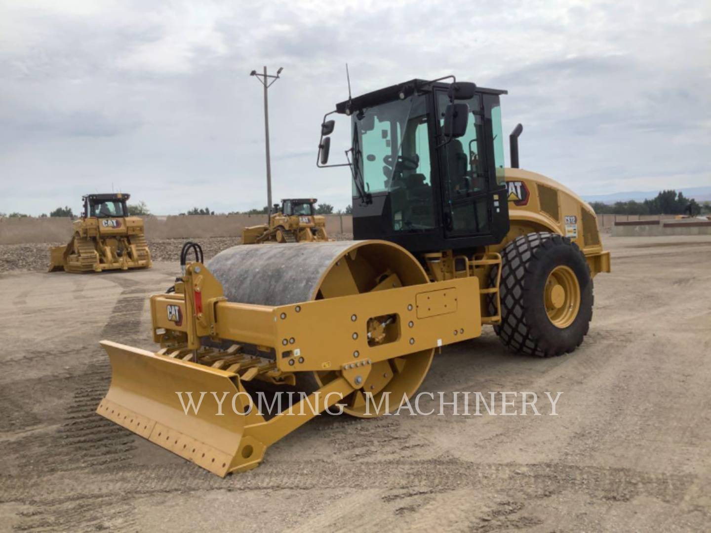 Caterpillar CS12, Asphalt Distributor, 18 hours, S/N: 5G300184, 2025 - Image 1