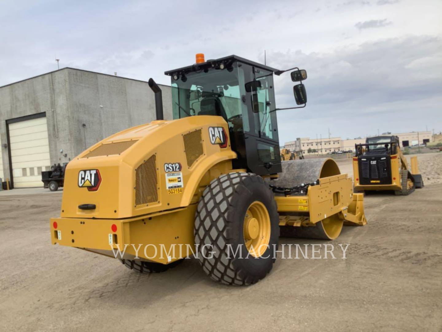 Caterpillar CS12, Asphalt Distributor, 18 hours, S/N: 5G300184, 2025 - Image 3