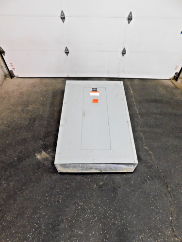 1200 Amp. General Electric, CCB, panelboard, 4 wire, 120/208 Volts, 3 phase - Image 2