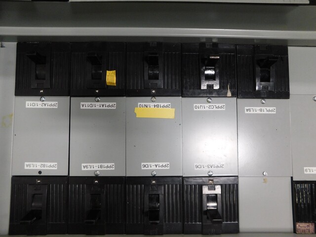 1200 Amp. General Electric, CCB, panelboard, 4 wire, 120/208 Volts, 3 phase - Image 8