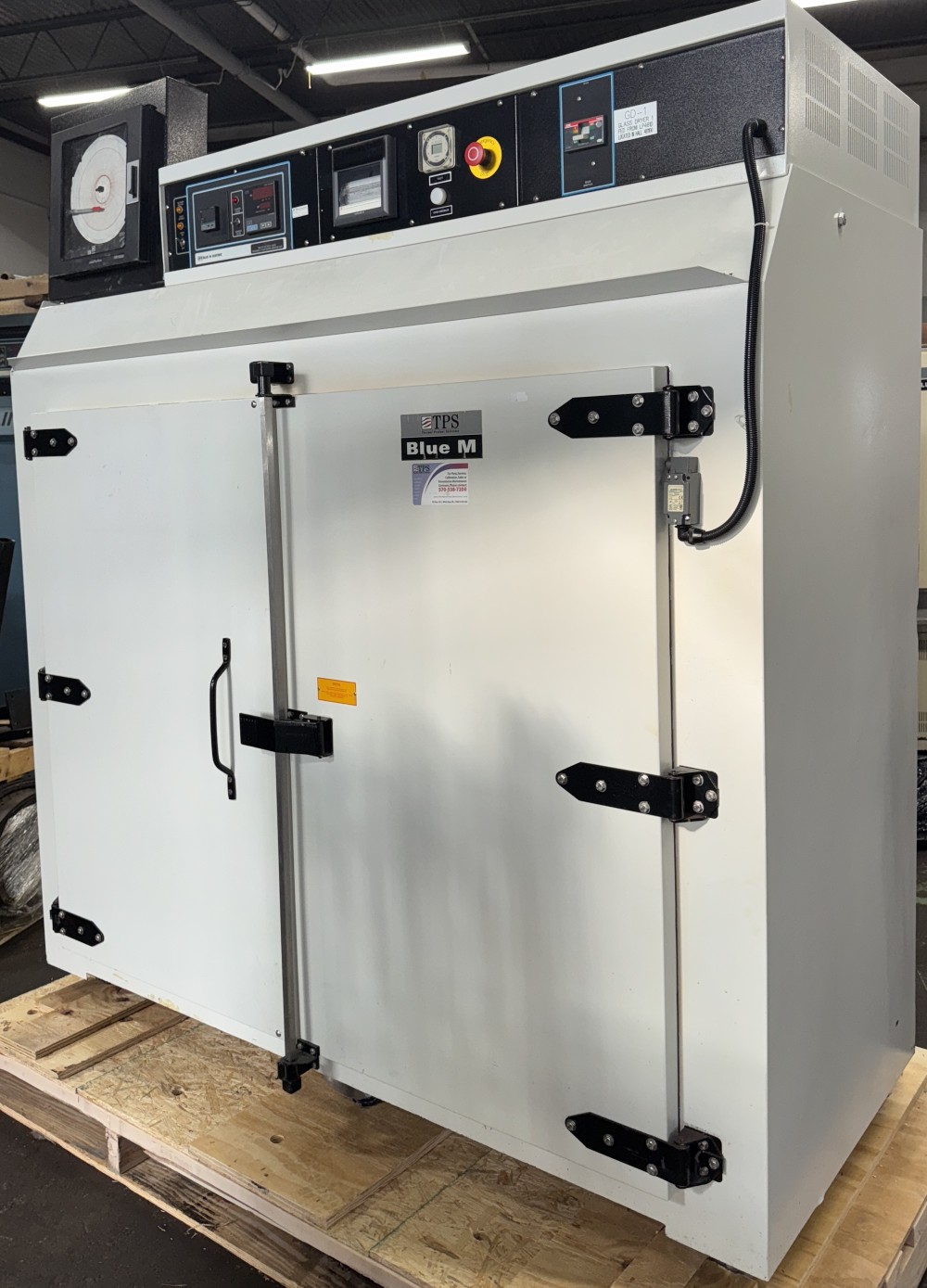 60" width x 50" H x 24" L Blue M #DCW-406-E-ST350, cabinet oven, Stainless Steel interior, 600°F, like new - Image 2