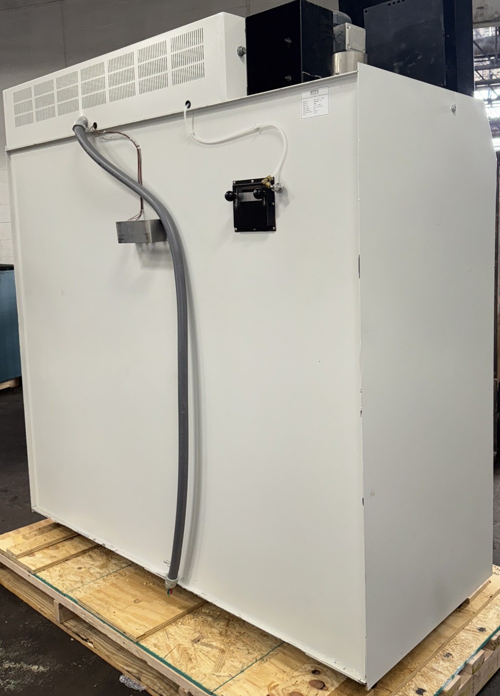 60" width x 50" H x 24" L Blue M #DCW-406-E-ST350, cabinet oven, Stainless Steel interior, 600°F, like new - Image 3