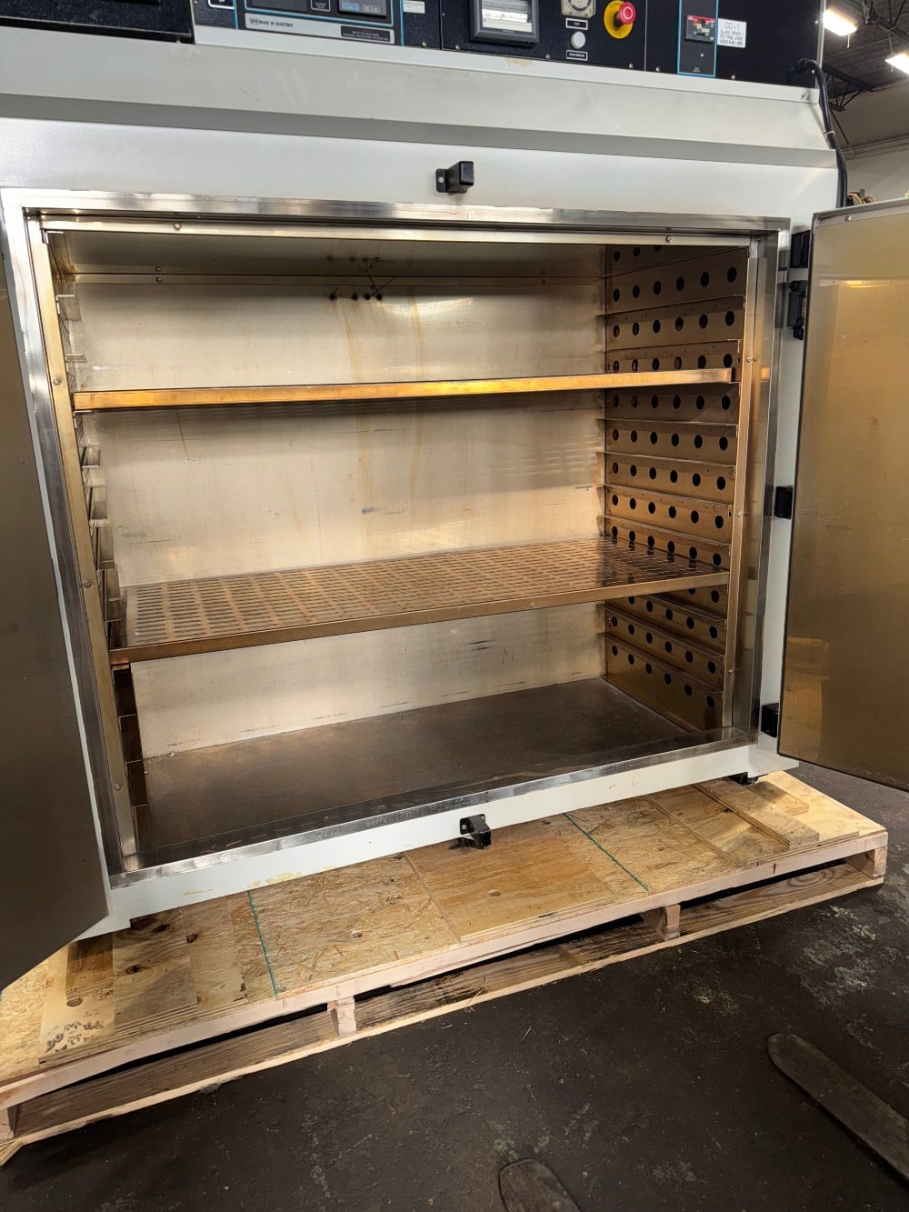 60" width x 50" H x 24" L Blue M #DCW-406-E-ST350, cabinet oven, Stainless Steel interior, 600°F, like new - Image 7