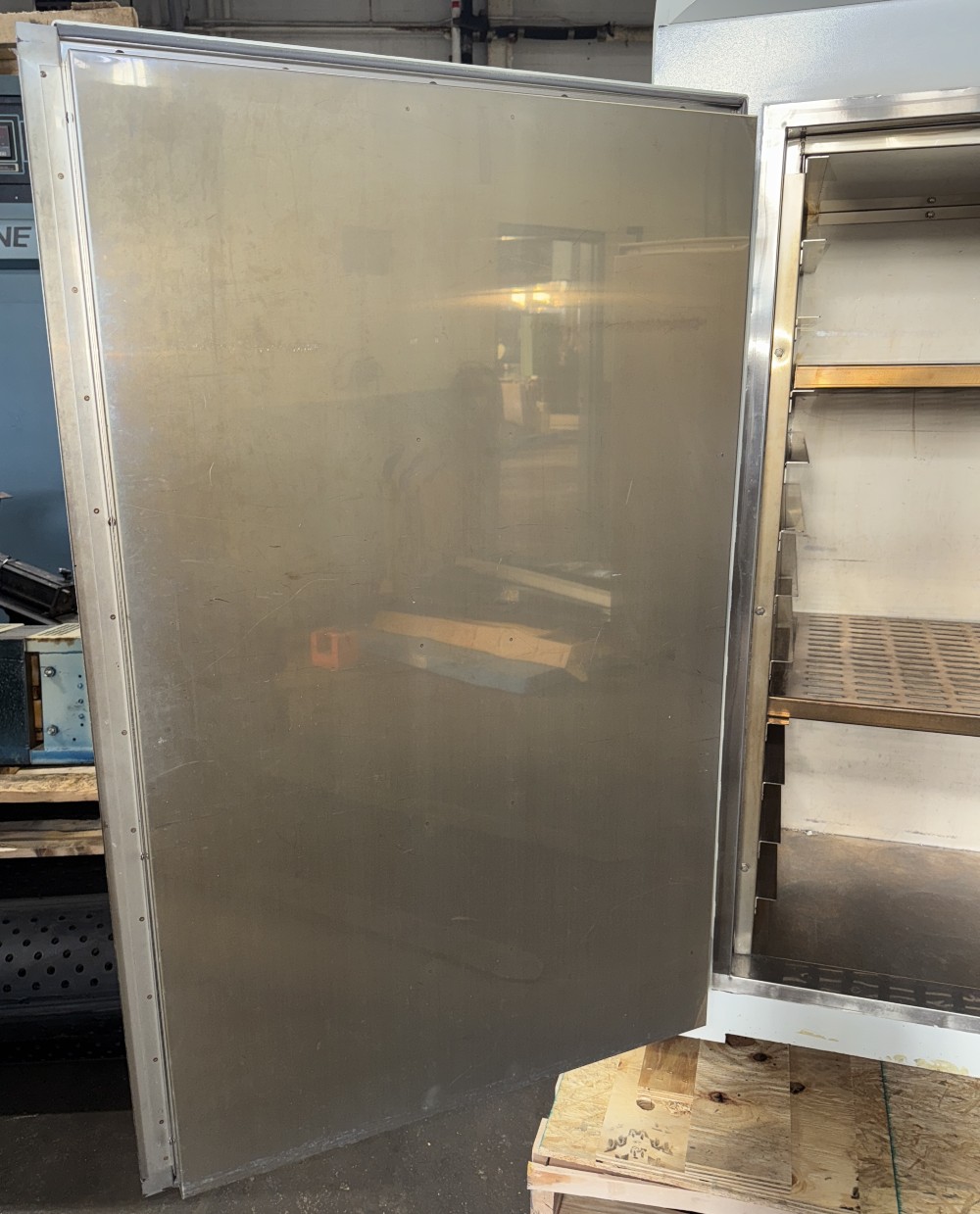 60" width x 50" H x 24" L Blue M #DCW-406-E-ST350, cabinet oven, Stainless Steel interior, 600°F, like new - Image 9