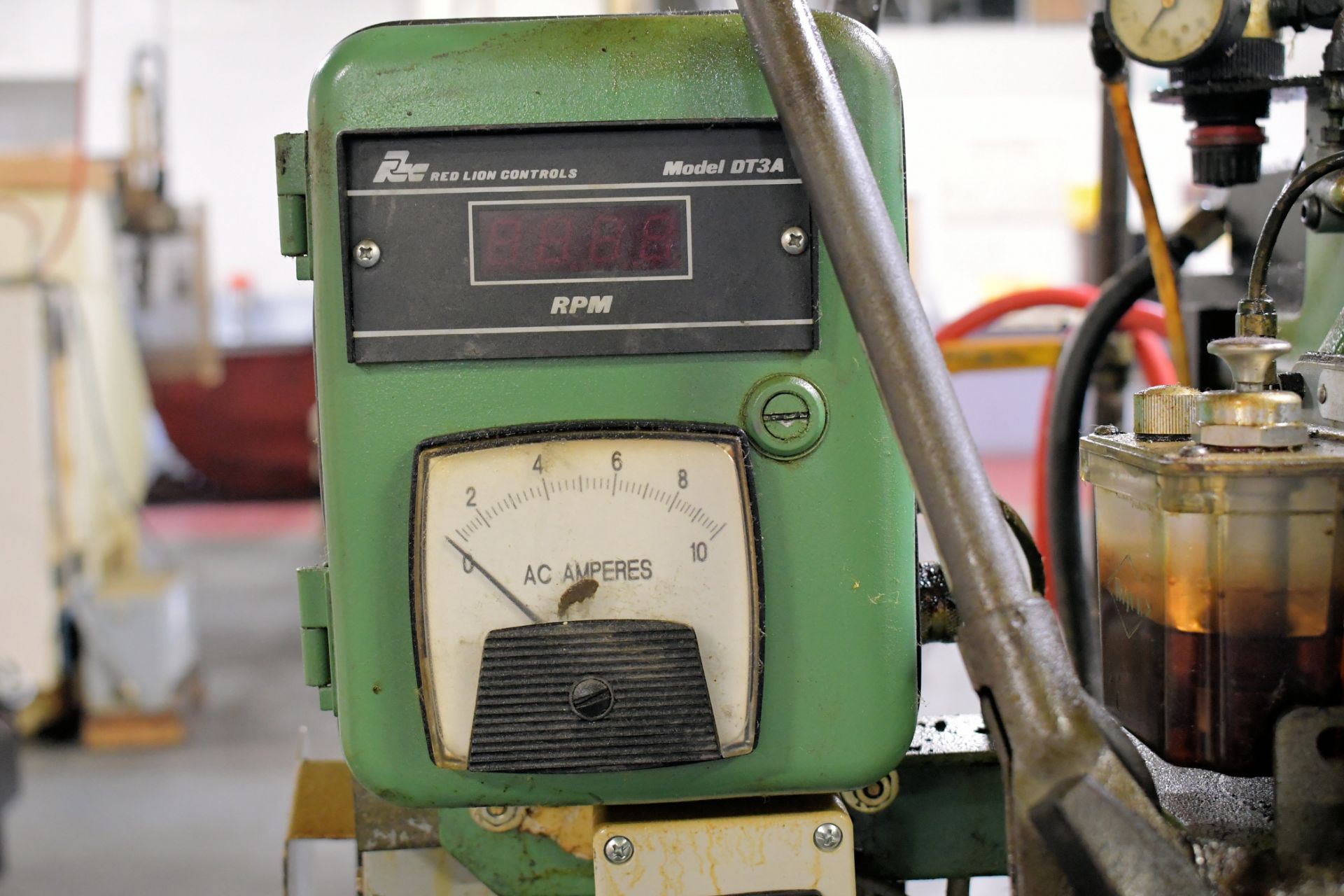 Royal Master Mdl. TG-12X4, centerless grinder, 1.5" diameter, 7.5 HP, automatic cycle infeed, workrest - Image 2