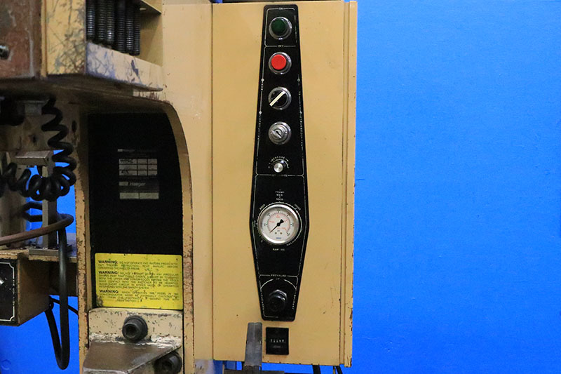 6 Ton, Haeger #HP6-C, hydraulic hardware insertion press, 8.5" stroke, 18" throat, AF-MAS vibratory feeder - Image 4