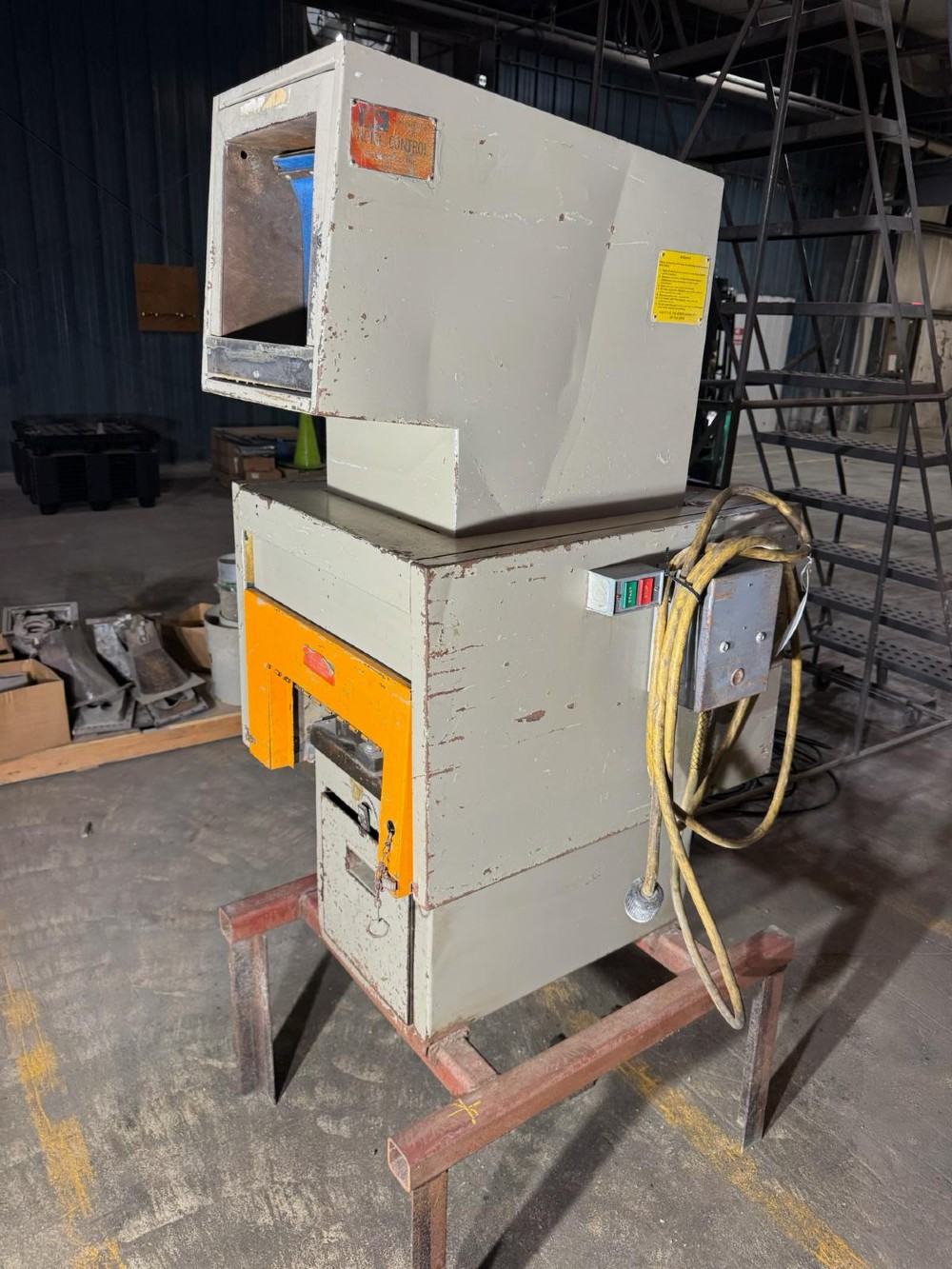 Nelmor #RG-810M1, plastic granulator, 3-phase industrial plastics grinder - Image 4