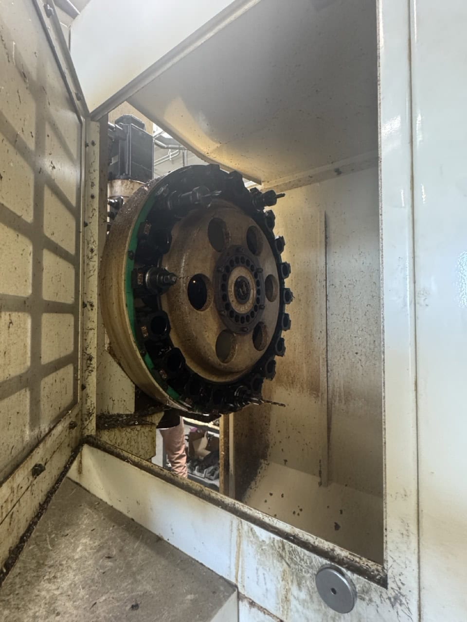 Okuma #MC-V4020, vertical machining center, 40" X, 20" Y, 17.7" Z, 8000 RPM, 20 automatic tool changer, #40 - Image 6