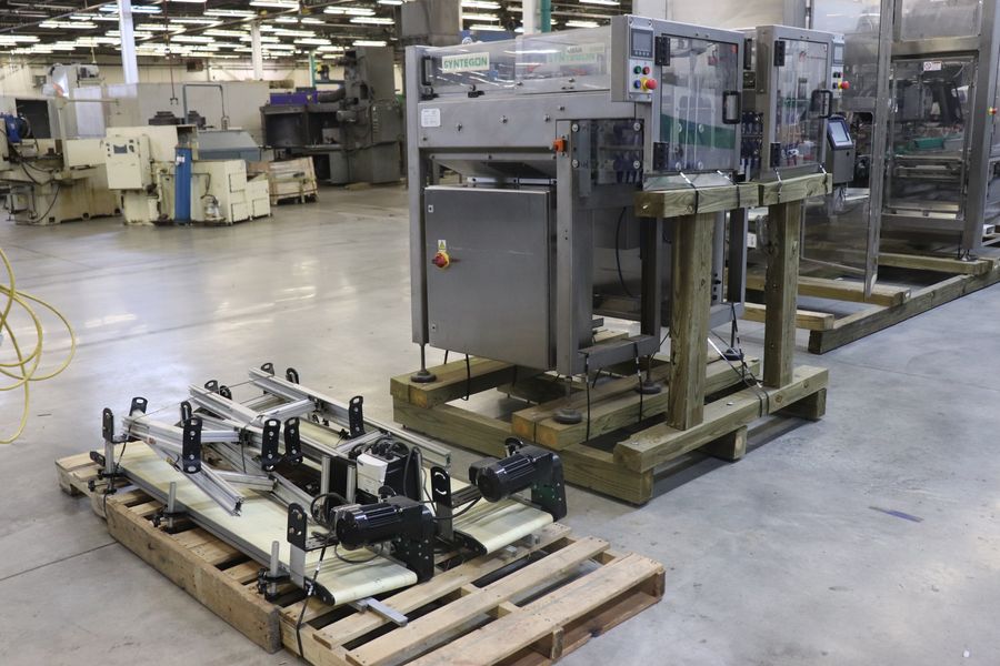 Case loading system, Syntegon #CLS, 12" chute length, 9-7/16" belt width, 2022 - Image 2