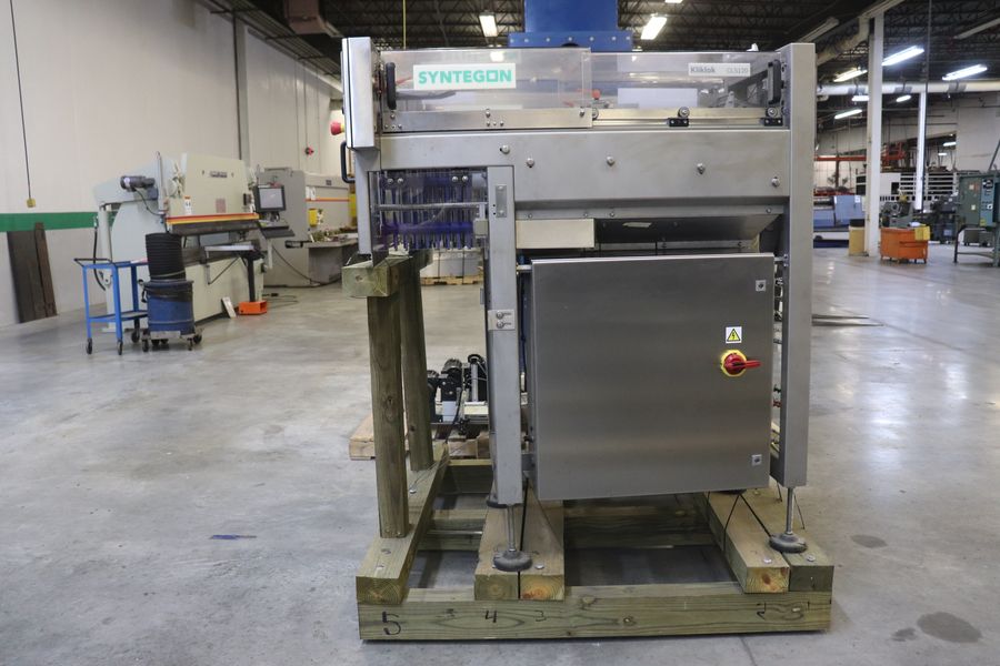 Case loading system, Syntegon #CLS, 12" chute length, 9-7/16" belt width, 2022 - Image 3