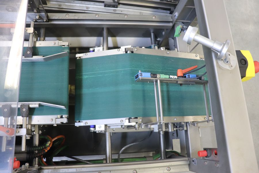 Case loading system, Syntegon #CLS, 12" chute length, 9-7/16" belt width, 2022 - Image 7