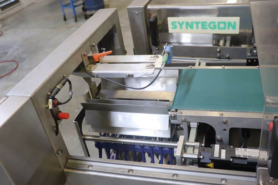 Case loading system, Syntegon #CLS, 12" chute length, 9-7/16" belt width, 2022 - Image 9