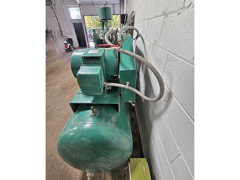 90 cfm, 175 psi, Champion #HRA25-25, piston dual stage air compressor, 250 gallon horizontal tank - Image 4