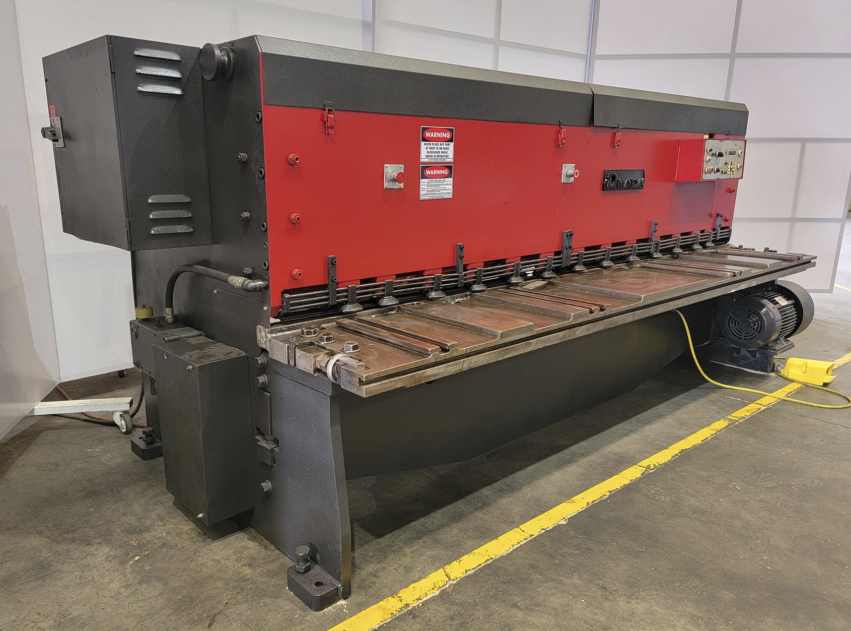 1/4" x 10' Amada #M-3060, mechanical shear, 6" throat, motorized Back Gauge, 1988 - Image 3