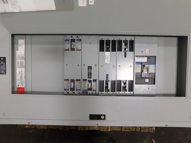 600 Amp. General Electric, Spectra Series, panelboard, 4-wire, 120/208Y Volts, 3 phase - Image 4