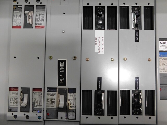 600 Amp. General Electric, Spectra Series, panelboard, 4-wire, 120/208Y Volts, 3 phase - Image 8