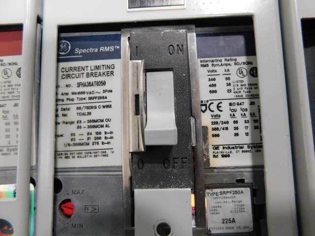 600 Amp. General Electric, Spectra Series, panelboard, 4-wire, 120/208Y Volts, 3 phase - Image 9