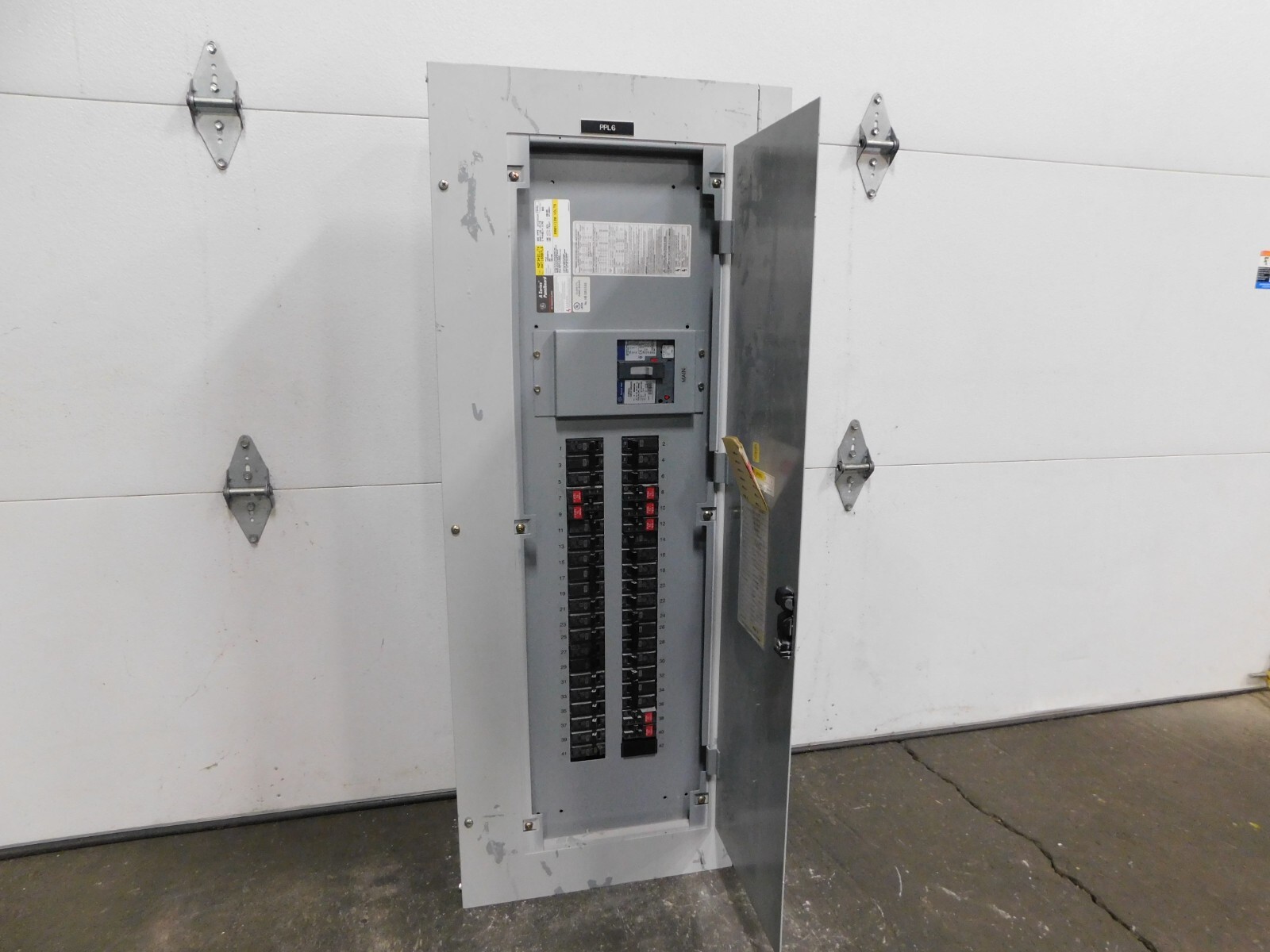 225 Amp. General Electric, AQF3421JTX, Spectra-A-Series panelboard, 4 wire, 120/208Y Volts - Image 3