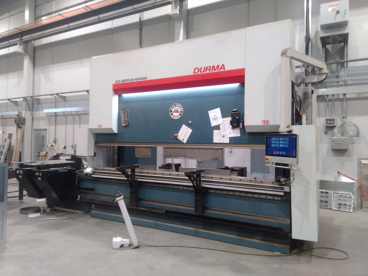 440 Ton, Durma #AD-Servo-40400, CNC Press Brake, 13' overall, 159.4" L, 14.4" stroke, 6 Axis Back Gauge, CNC - Image 3