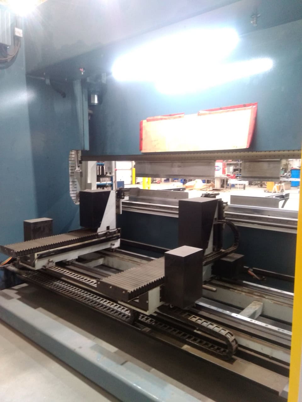 440 Ton, Durma #AD-Servo-40400, CNC Press Brake, 13' overall, 159.4" L, 14.4" stroke, 6 Axis Back Gauge, CNC - Image 4
