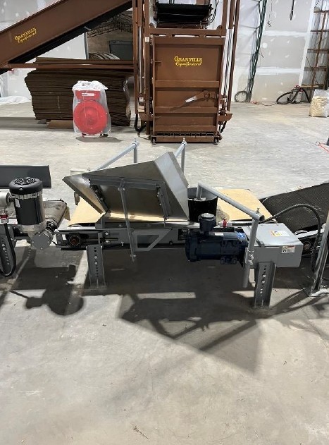 55" wide x 6' long, Express Scale belt conveyor, bag turner conveyor & knockdown conveyor - Image 2