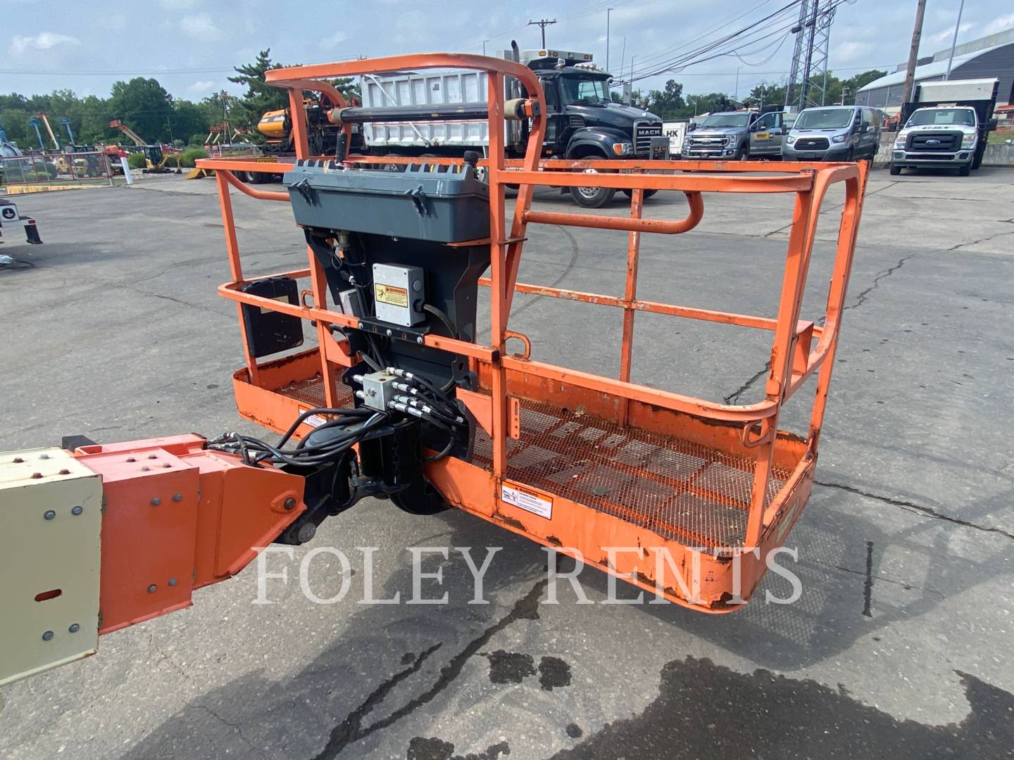 Jlg Industries, Inc. 600S, Articulated Boom Lift, 1260 hours, S/N: 0300223123, 2016 - Image 4
