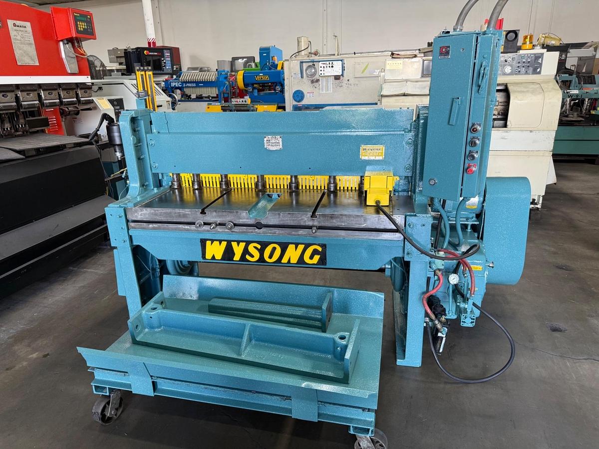 12 gauge x 4' Wysong #1052, mechanical shear, 8 holddowns, rear operated manual back gauge, squaring arm - Image 1