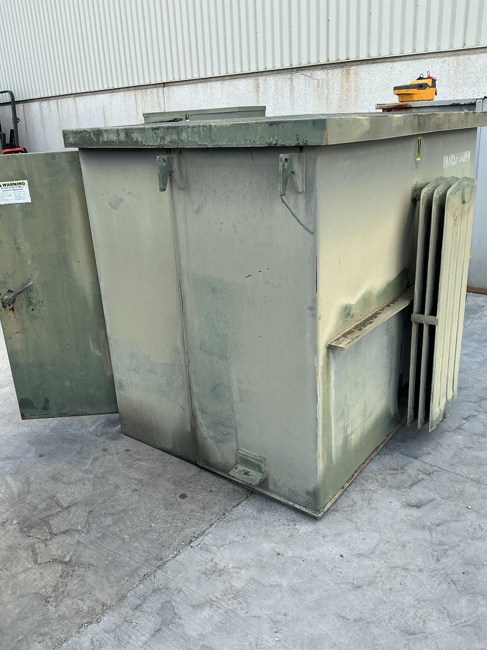 300 KVA 12470 Delta Primary, 208Y/120 Secondary, 3 phase, Padmount Transformer - Image 3