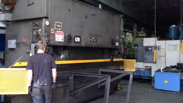 200 Ton, HTC, hydraulic, 16' overall, 7" stroke, 101.5" between housing, 25 HP, variable speed - Image 1