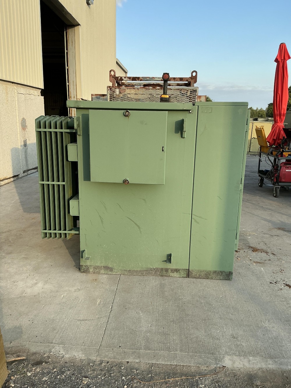 1000 KVA 4160 Delta Primary, 600Y/347 Secondary, 3 phase, Padmount Transformer - Image 3