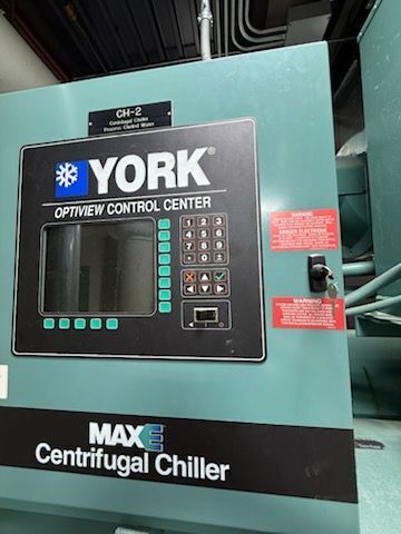 450 Ton, York #VSD-351KFT-46, Liquid Chilling System, YK Max Chillers, 351 HP, 460 V., 3ph, Optiview Control - Image 2