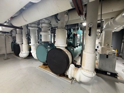 450 Ton, York #VSD-351KFT-46, Liquid Chilling System, YK Max Chillers, 351 HP, 460 V., 3ph, Optiview Control - Image 3