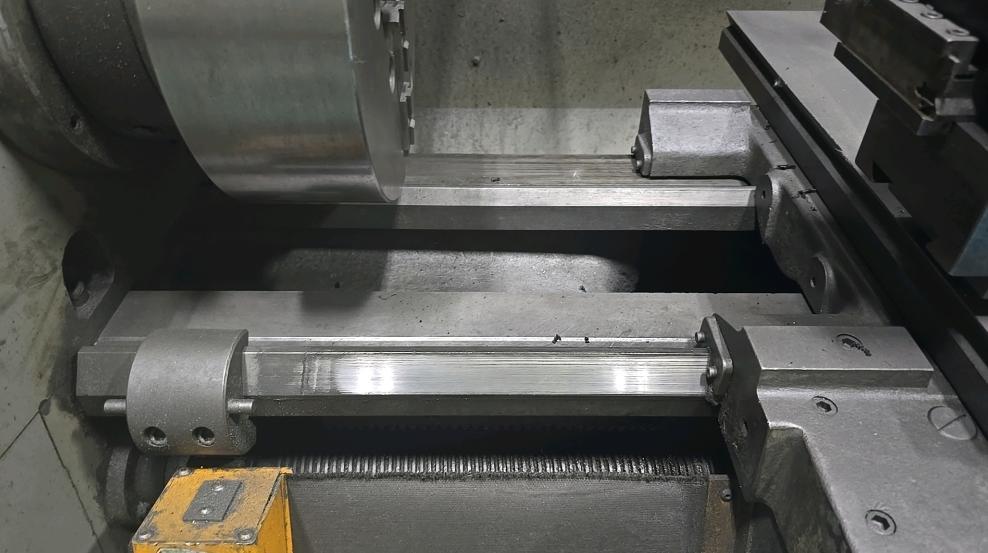17" x 60" Clausing #17X60, Engine Lathe, 10.5" swing over cross slide, 1600 RPM, 3" bore, inch/metric thread - Image 8