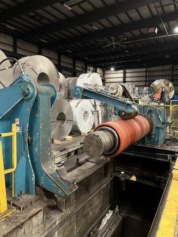 60000 lb. Uncoiler, w/ Hold Down Roll & Mandrel Support Arm, 20"/24" ID, hydraulic expansion - Image 3
