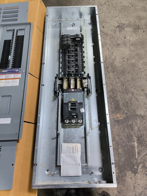 400 Amp. Square D, NQ442L4C NQ, Panelboard, 240 Volts, 3PH, 4 Wire, 42 Space, w/ 5 breakers, & breaker kit - Image 3