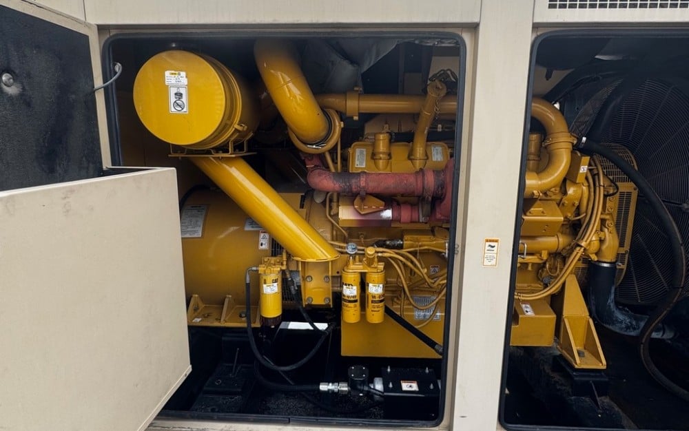 800 KW Caterpillar #3412C, diesel generator set, 251 hours, sound attenuated enclosure, EMCP 2+, 277/480 - Image 1